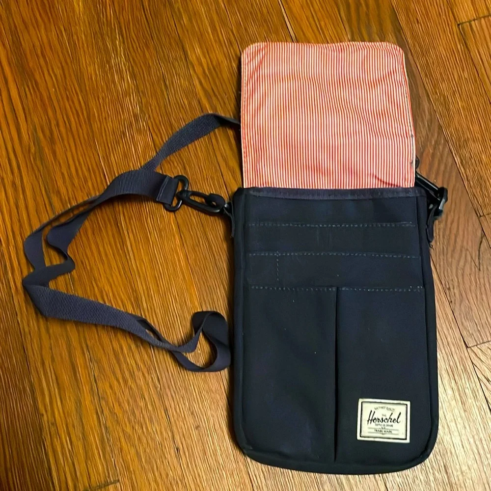 Herschel IPad Mini Over the shoulder pouch